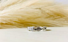 Load image into Gallery viewer, Infinity Leaf (ring band)