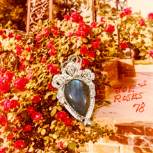 Load image into Gallery viewer, Labradorite Rose 🌹 Pendant