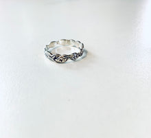 Load image into Gallery viewer, Infinity Leaf (ring band)