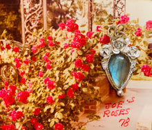 Load image into Gallery viewer, Labradorite Rose 🌹 Pendant
